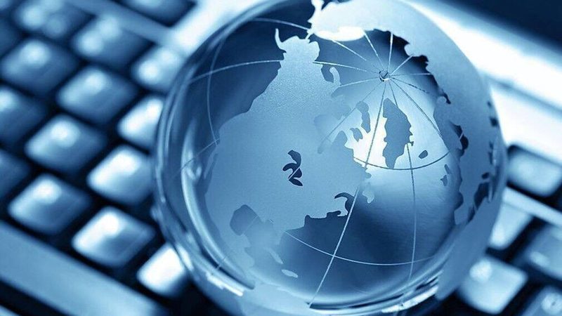 基础功能：客户信息管理、销售线索管理、商机管理、客户服务、营销活动管理